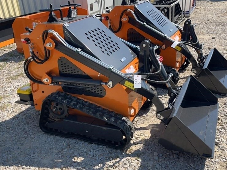 landhero-ldh-t460-mini-skid-steer-image-1