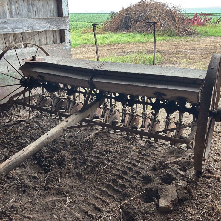 Moline 8’ Grain Drill