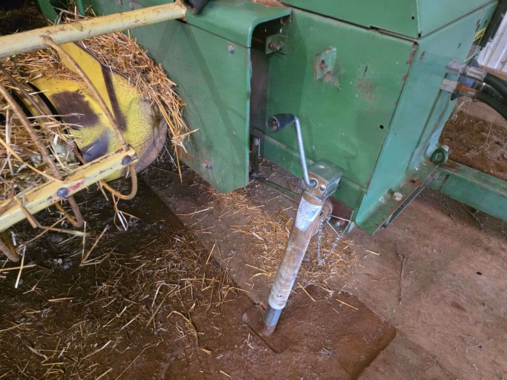 john-deere-336-image-6