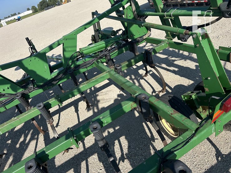 2004-john-deere-2210-image-29