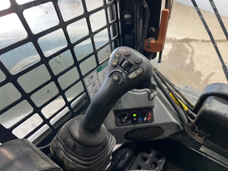 2021-bobcat-t770-image-27