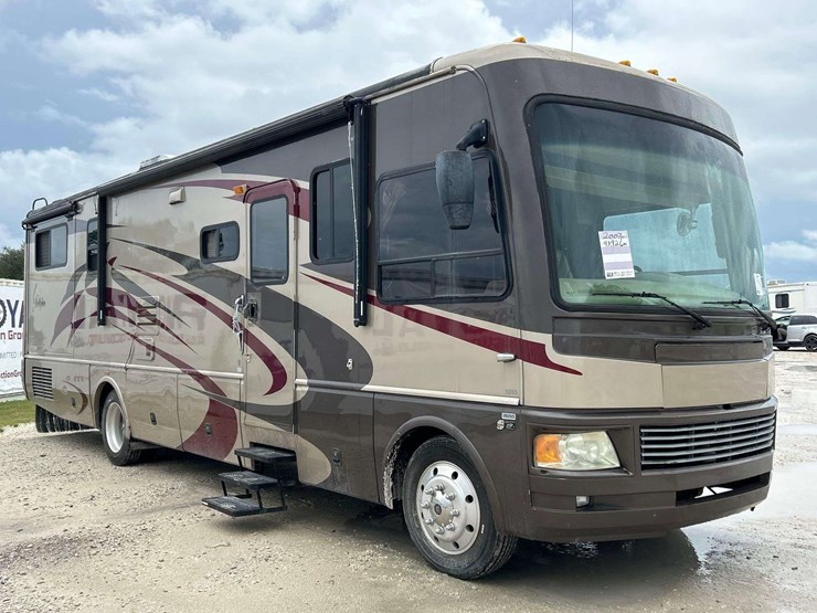 2007-national-rv-dolphin-35ft-class-a-motorhome-image-2