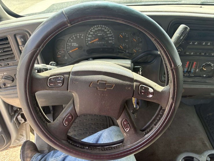 2006-chevy-silverado-2500hd-lt,-4x4,-6.0l,-auto-trans,-reg-cab,-8’-box,-pw,-auto-lights,-power-drive-image-32