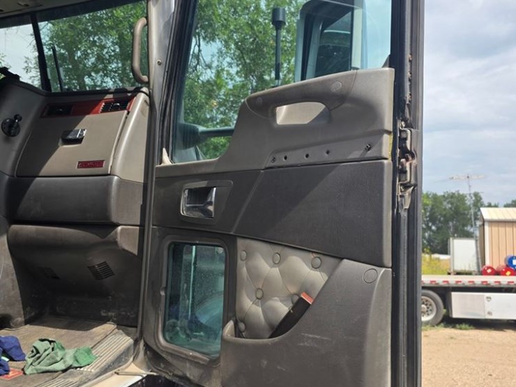2008-kenworth-t660-image-31