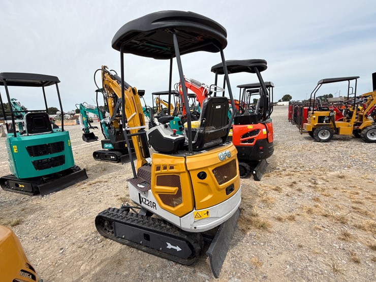 #220-•-#26490-•-unused-cfg-xz20r-mini-excavator-image-4