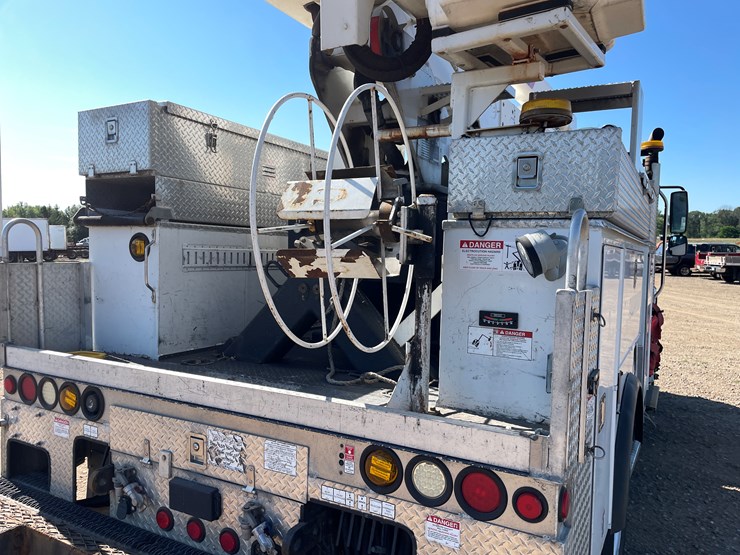 #2132-•-2013-freightliner-bucket-truck-(has-mn-title)-image-16