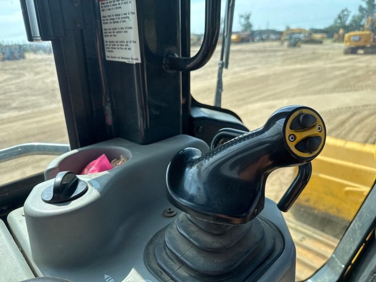 2019-komatsu-d51px-24-image-30