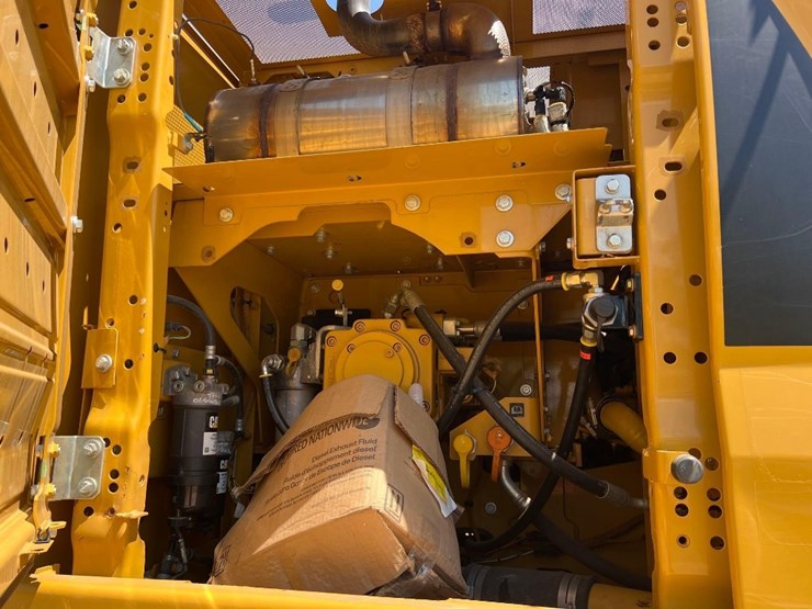 2018-caterpillar-320-image-26