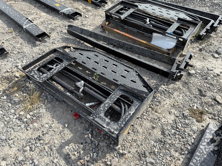 #2000-•-#26267-•-unused-giyi-60"-skid-steer-side-shift-fork-dcyhc2507192-image-2