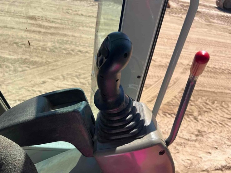 2019-takeuchi-tb290-image-30