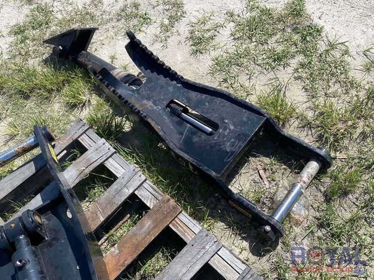 trojan-5t-45-36in-hydraulic-thumb-excavator-attachment-image-4