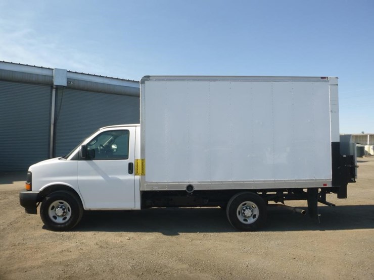 2017-chevrolet-3500-image-5