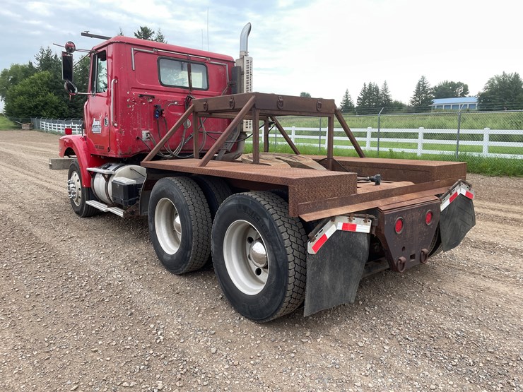#2107-•-1997-volvo-truck-tractor-(has-mn-title-in-delay)-image-4