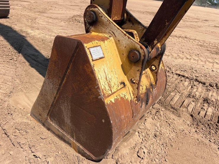 2018-caterpillar-320-image-10