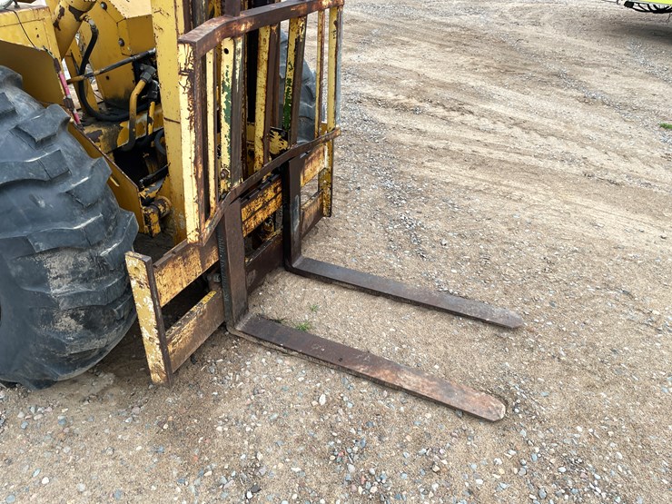 #2140-•-hull-706e-lift-truck-image-5