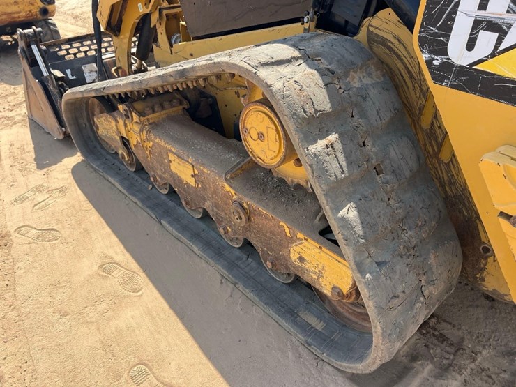 2015-caterpillar-299d-image-14