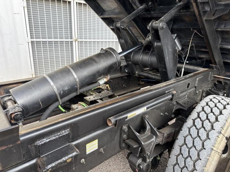 2012-ford-f750-image-12