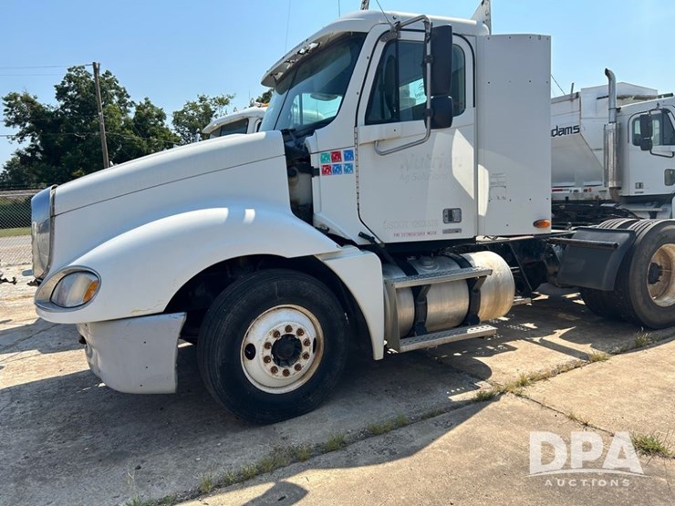 2002-freightliner-columiba-day-cab-truck-(cp0659,-unit-28071)-image-1