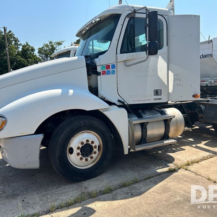 2002 Freightliner Columiba Day Cab Truck (CP0659, Unit 28071)