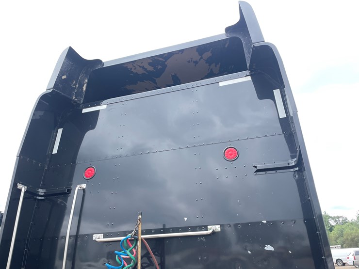 2013-peterbilt-386-image-16