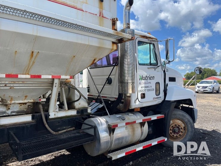 2002-mack-ch613-image-6