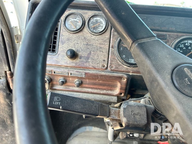 1998-freightliner-day-cab-truck-(cp0657,-unit-28648)-image-39