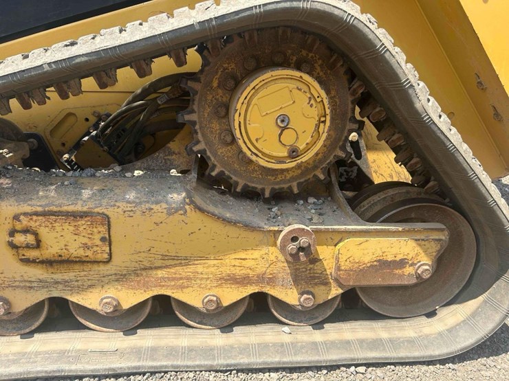 2022-caterpillar-279d3-image-11