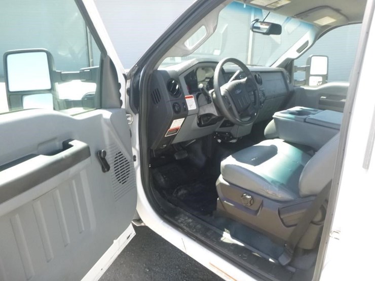 2011-ford-f550-image-21