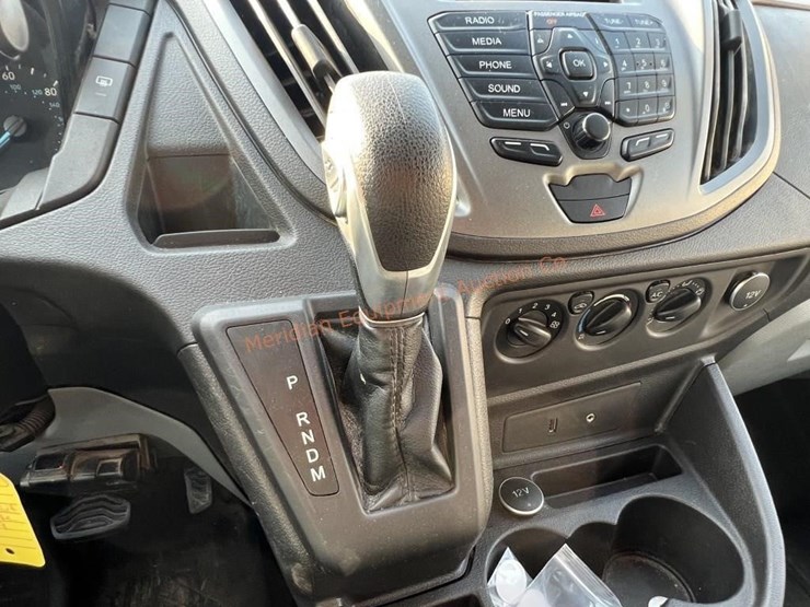 2016-ford-transit-image-42