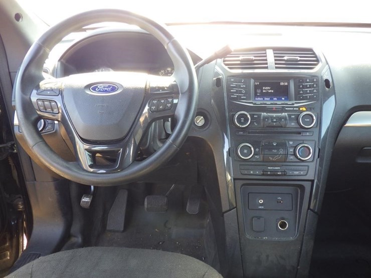 2017-ford-explorer-image-9