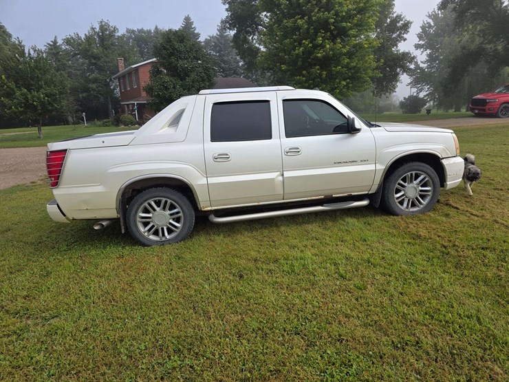 2003-cadillac-escalade-image-9