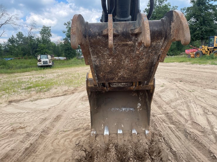 deere-160d-lc-image-25