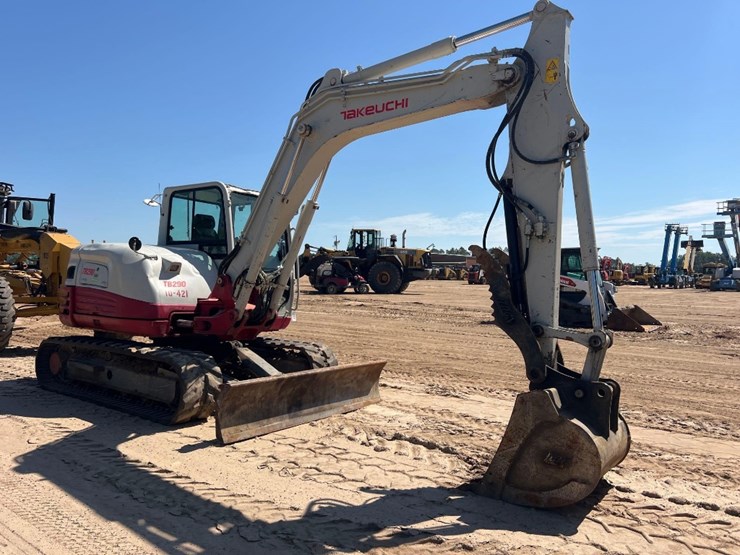 2019-takeuchi-tb290-image-5
