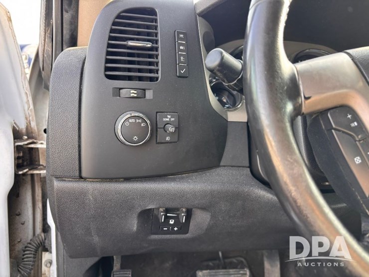 2013-gmc-2500-image-73