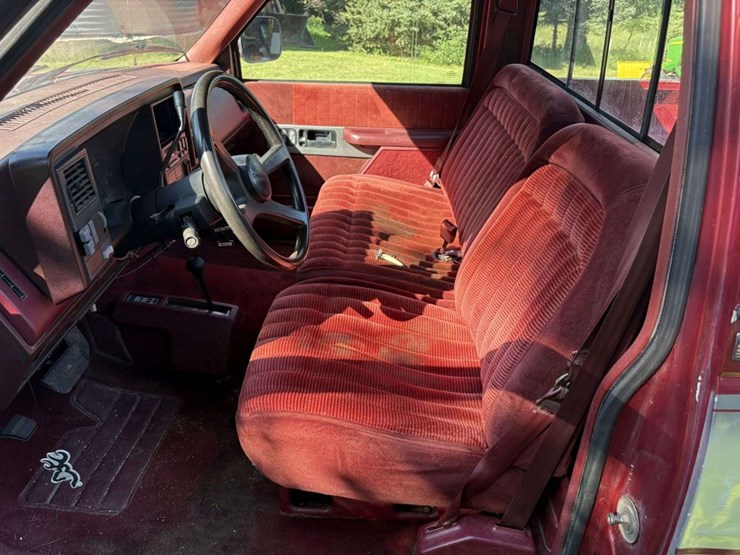 1990-chevy-silverado-k1500-4x4,-reg-cab,-8’-box,-245/75r16-tires-on-alloy-rims,-350-v8,-block-heater-image-32