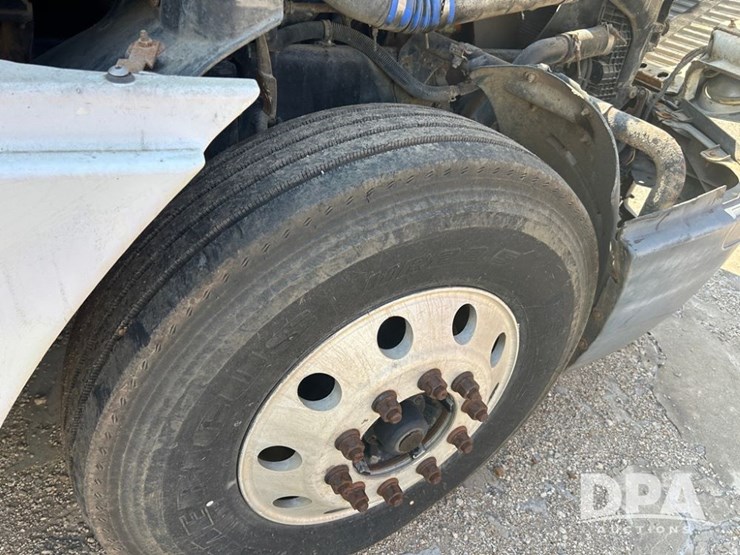2001-freightliner-dry-tender-truck-(cp0656,-unit-28070)-image-23