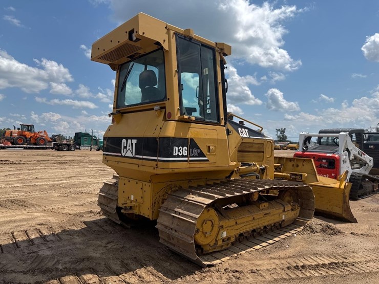 2005-caterpillar-d3g-lgp-image-6