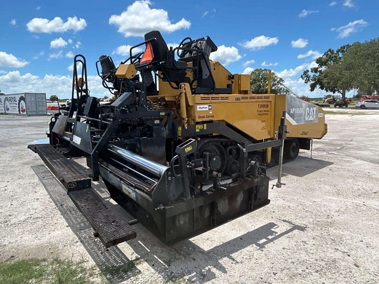 2012-caterpillar-at1055e-track-asphalt-paver-image-3