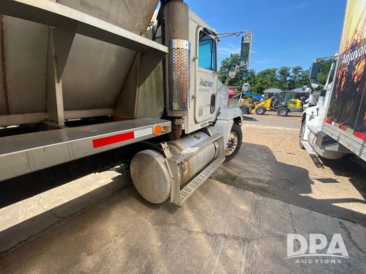 1998-freightliner-dry-tender-truck-(pz13844,-unit-28643)-image-4