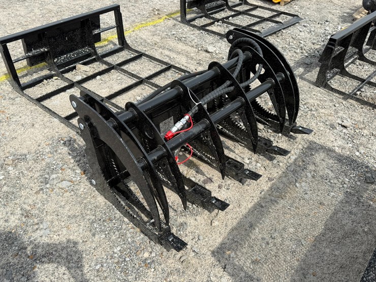 #230-•-#26337-•-unused-giyi-mini-skid-steer-curbed-log-grabber-cxhxzmq507143-image-2