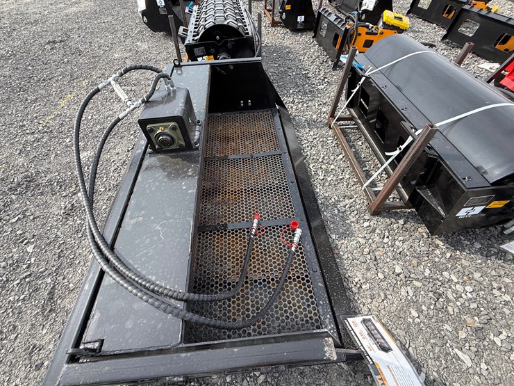 #2000-•-#26352-•-unused-giyi-59"-skid-steer-screening-bucket-dzdd2507131-image-8