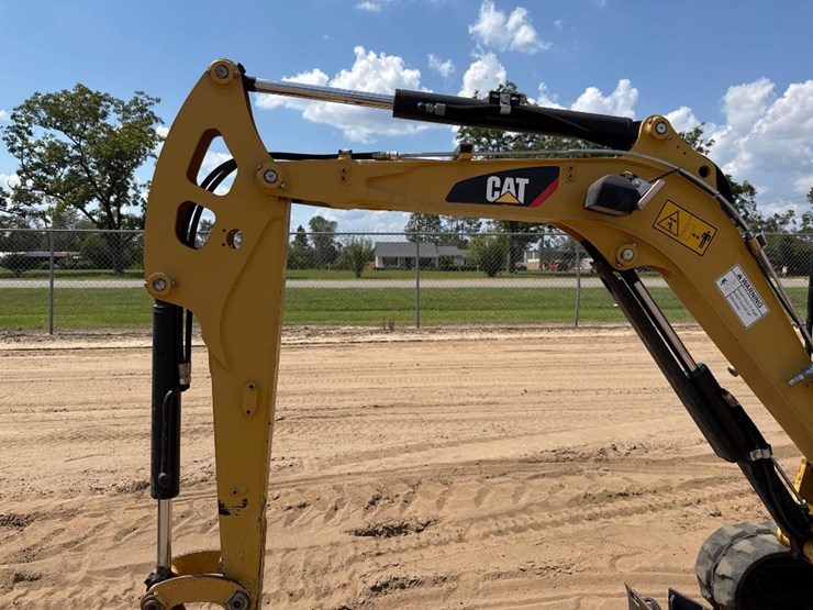 2018-caterpillar-301.7d-image-19