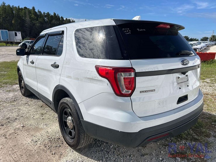 2017-ford-explorer-image-4