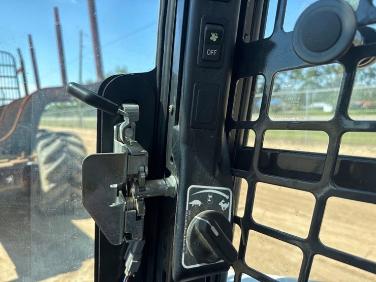 2023-bobcat-t770-image-30