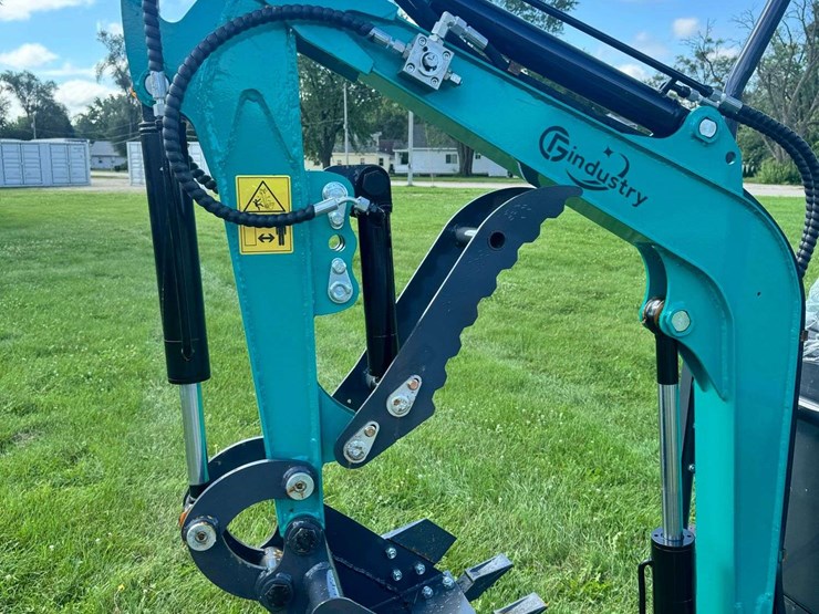 2025-cfg-industrial-qk16r-mini-excavator-...-unused-image-12