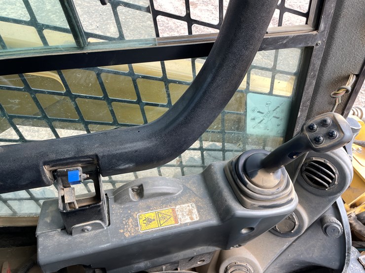 2014-caterpillar-262d-image-24