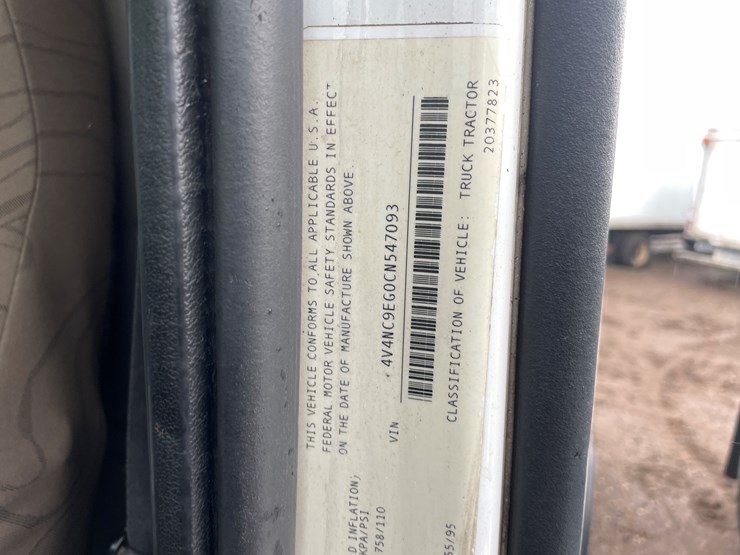 #2146-•-2012-volvo-d13-truck-tractor-(has-mn-title)-image-30