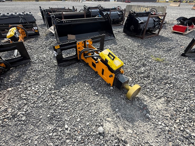 #2000-•-#26322-•-unused-giyi-skid-steer-post-driver-dzc6802507153-image-4