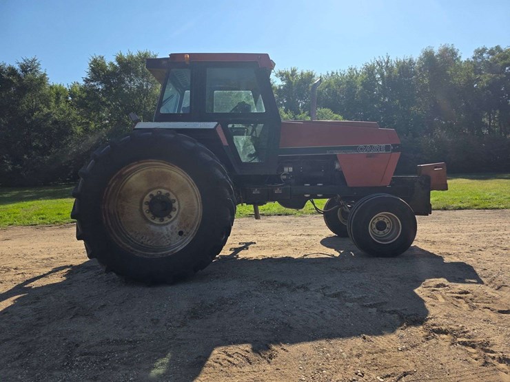 1984-case-ih-2394-image-10