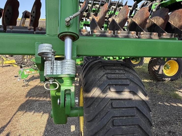 2021-john-deere-2680h-image-21